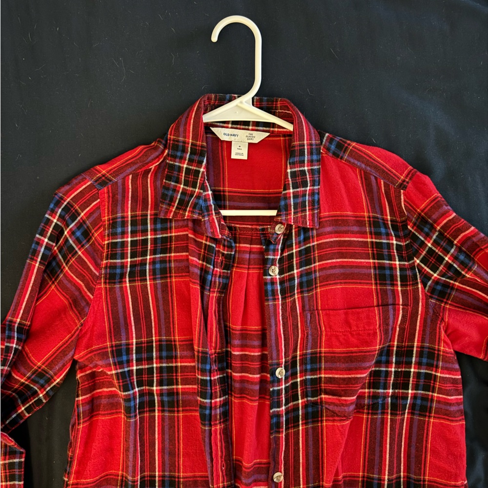 Old navy plaid boyfriend shirt, women’s M tall, red, barely used, classic fit